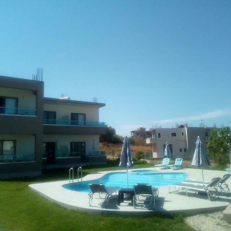 Efrilias Studios & Apartments Kissamos Bagian luar foto