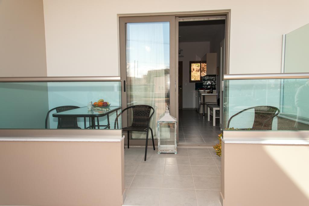 Efrilias Studios & Apartments Kissamos Bagian luar foto