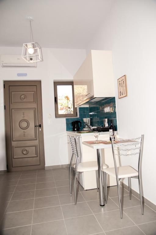 Efrilias Studios & Apartments Kissamos Bagian luar foto