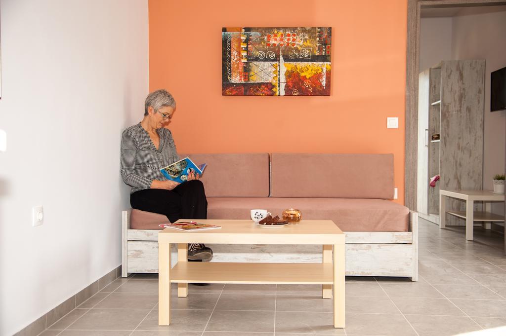 Efrilias Studios & Apartments Kissamos Bagian luar foto