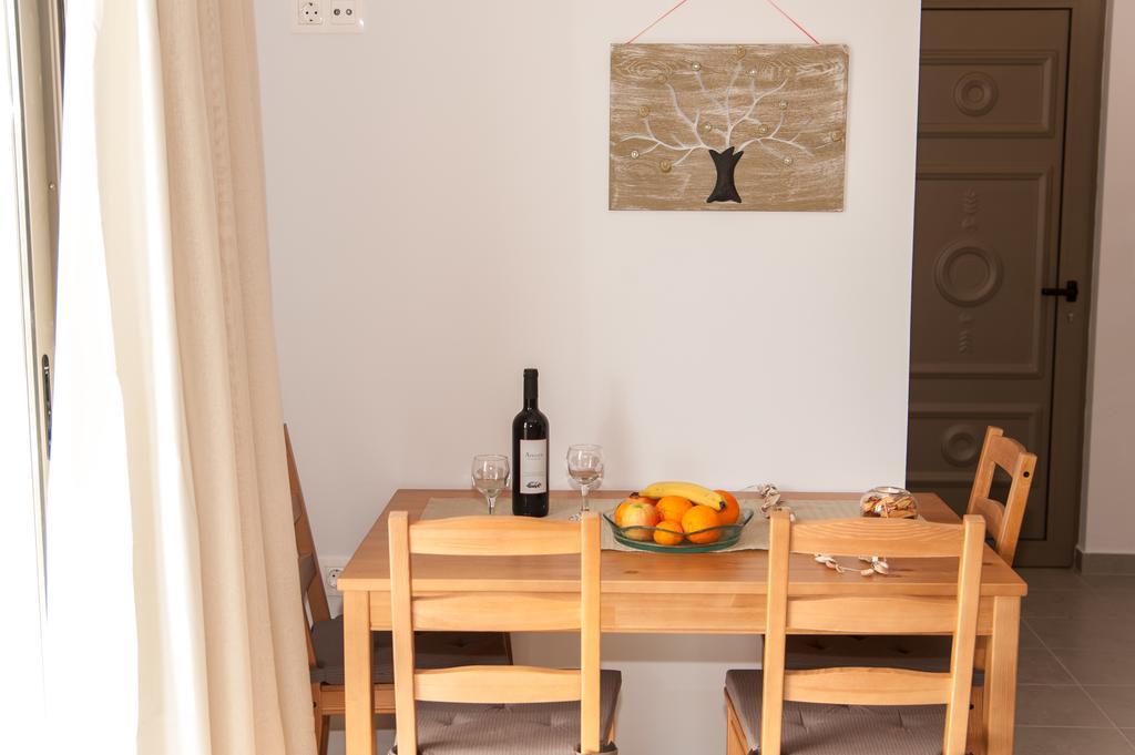 Efrilias Studios & Apartments Kissamos Bagian luar foto
