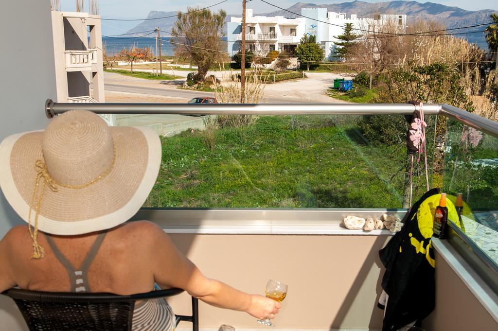 Efrilias Studios & Apartments Kissamos Bagian luar foto
