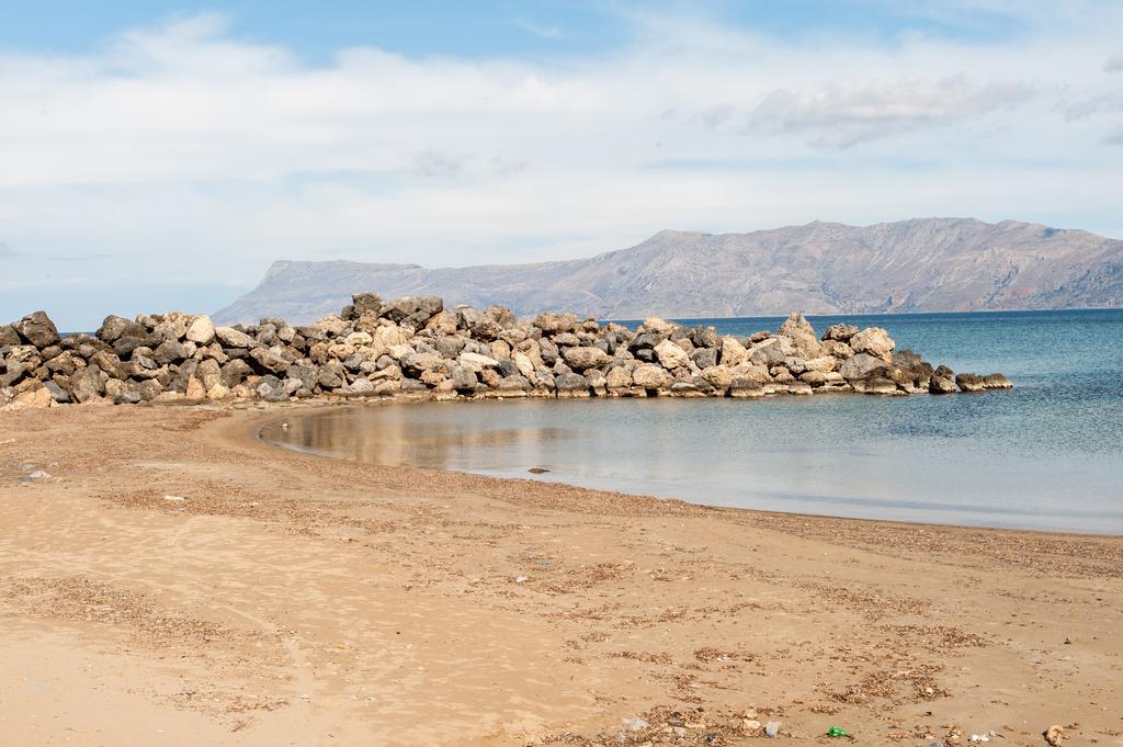 Efrilias Studios & Apartments Kissamos Bagian luar foto