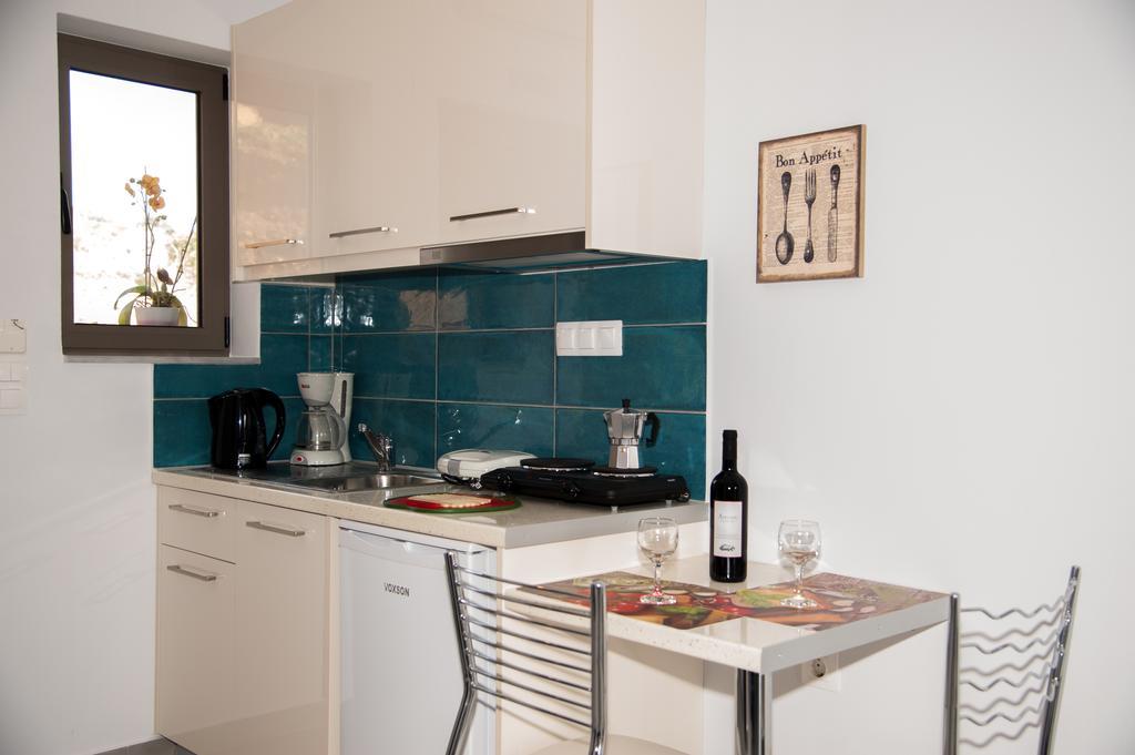 Efrilias Studios & Apartments Kissamos Bagian luar foto
