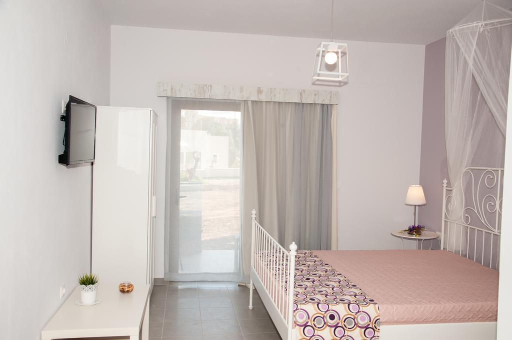 Efrilias Studios & Apartments Kissamos Bagian luar foto
