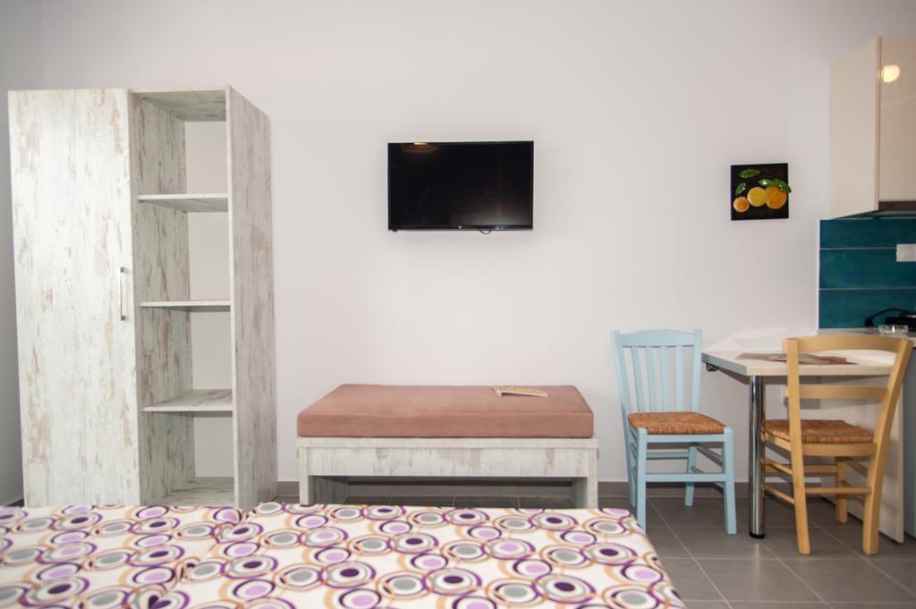 Efrilias Studios & Apartments Kissamos Bagian luar foto